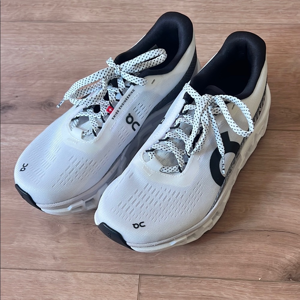 LIKE NEW On Running Womens CLOUDMONSTER